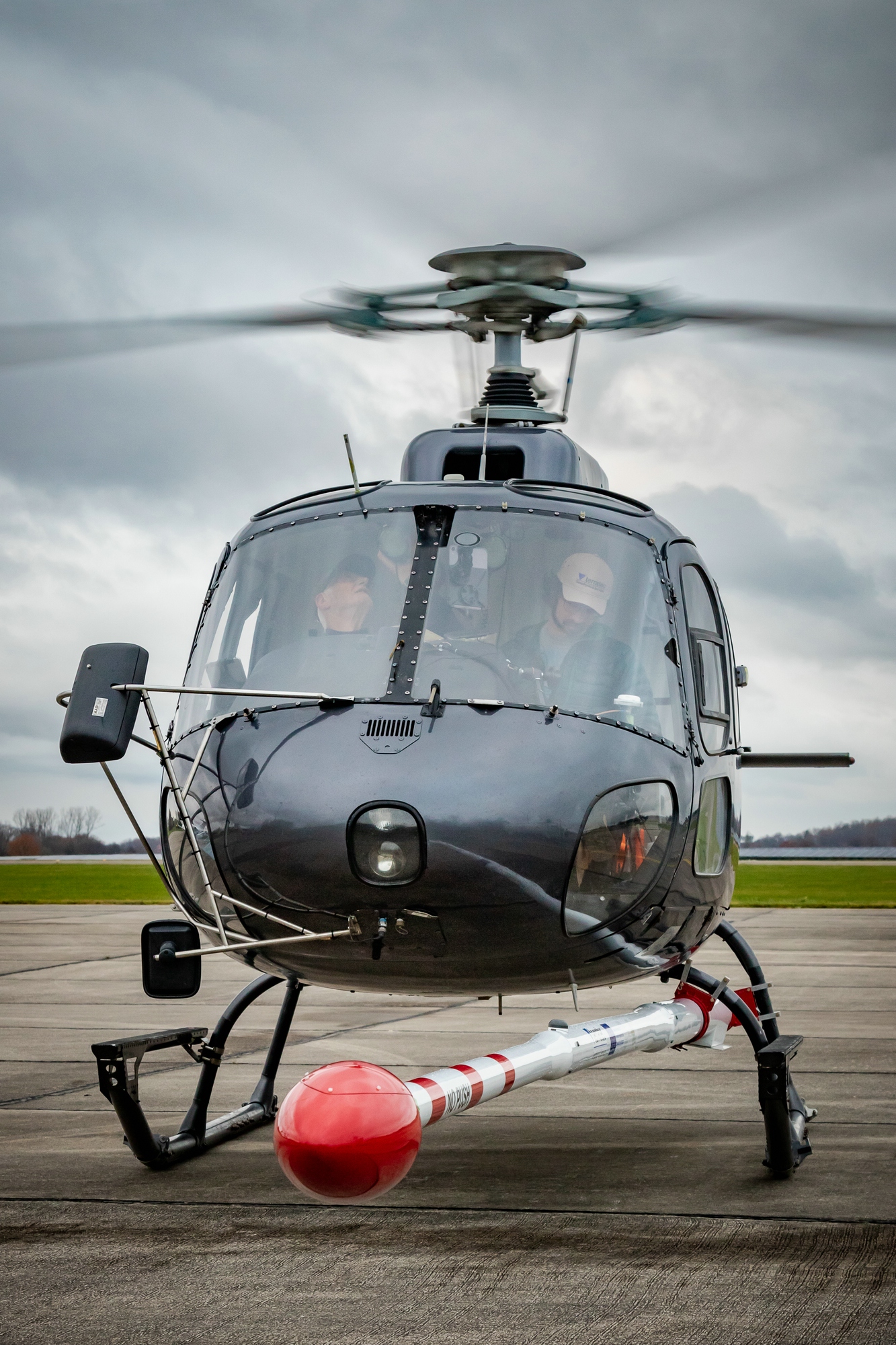 Airborne gyophysics Picture with Helicopter and stinger